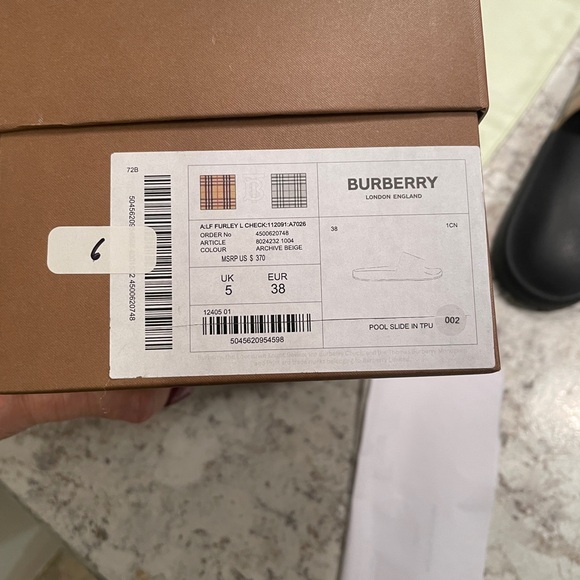 Burberry Slides - Picture 3 of 12